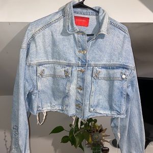 Cropped light wash jean jacket M / L